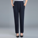 Vidutinio amžiaus moteri&scaron;kos kelnės Laisvos laisvos elastinės juosmens motininės kelnės Didelio dydžio &scaron;iltos moteri&scaron;kos pavasario rudens kelnės Pantalon Femme XXXXL tamsiai mėlyna spalva