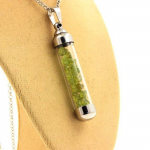 Pierres et Min&eacute;raux. Collier P&eacute;ridot brut. Mod&egrave;le tube 50 mm.