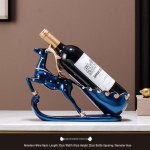 Eleganti&scaron;kas vyno stovas ir pertvaros spintelė svetainei &ndash; puiki įkurtuvių dekoracija