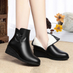 Moteri&scaron;ki žieminiai &scaron;ilti medvilniniai batai su vilnos pamu&scaron;alu, užsegami &scaron;oniniu užtrauktuku, storu padu, trumpi aulinukai, laisvalaikio, apvalia nosimi, plok&scaron;čiu padu, senjorams, su plei&scaron;to kulnu 40EU/CN41 juoda