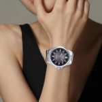CASIO STANDARD serija 50 metrų atsparumas vandeniui saulės energija varomas plieninė apyrankė tas pats stilius vyrams ir moterims juodas ciferblatas MTS-RS100D-1AV juoda