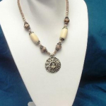Les Tr&eacute;sors De Lily [B8120] - Collier 'Soleil' Beige Dor&eacute; smėlis
