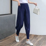 Įprastos vasarinės kelnės moterims, apkarpytos haremo kelnės su trimatėmis klostėmis