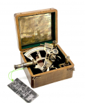 Antikvarinis jūrų laivybos dvigubas teleskopas Sextant Vintage Marine Astrolabe laivo instrumentai su medine dėže žalvarinis laivas Vintage Sextant