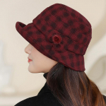 Rudens žiemos laisvalaikio kepurė vidutinio ir vyresnio amžiaus mamos kepurėms Vilnonė languota moteri&scaron;ka kepurė &Scaron;ilta, atspari &scaron;alčiui, vėjui nepralaidi, susuktu kra&scaron;tu