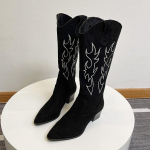 Moteri&scaron;ki vakarieti&scaron;ki kauboji&scaron;ki batai smailianosiai moteri&scaron;ki batai su ra&scaron;tais iki pusės blauzdos žieminiai masyvaus kulno platforminiai batai riterio stiliaus moteri&scaron;ki batai 35 juoda