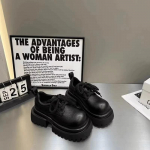 Mada Moteri&scaron;ka mada storu padu masyvūs vieni batai apvalia nosimi giliai suvarstomi paauk&scaron;tinti patogūs briti&scaron;ko stiliaus mokasinai 35 juoda