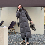 Moteri&scaron;ka ilga pūkų striukė rudeniui žiemai su gobtuvu laisvo tiesaus kirpimo didelio dydžio baltojo ančių pūkų paltas stačia apykakle didelėmis ki&scaron;enėmis vienspalvis S gray