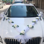 Baltos rožės vestuvinio automobilio dekoravimo gėlė su vestuvinio automobilio juostele &bdquo;pasidaryk pats&ldquo; veidrodžio rankenos gėlės 1.6m balta