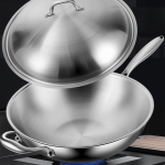 Viso korpuso trijų sluoksnių nerūdijančio plieno wok keptuvė su plieniniu dangteliu, orkaitėje saugi indukcinė mai&scaron;oma keptuvė, tinka visoms viryklėms 32CM