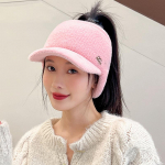 Nauja moteri&scaron;ka mink&scaron;ta žieminė kepurė Dirbtinio kailio &scaron;ilta kuodelio kepurė Madinga puo&scaron;ni kepurė su snapeliu, skirta moteri&scaron;kai laisvalaikio auskarų megzta kepurė 55cm-58cm chaki