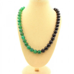 Pierres et Min&eacute;raux. Collier perles Agate verte + Agate noire 8 mm. Chaine en acier Collier femmes, hommes. Taille personnalisable.