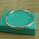 Madinga moteri&scaron;ka 925 sterlingų sidabro apyrankė Paprasta tvirta, lygi apyrankių apyrankė moterims Žavingi papuo&scaron;alai Gimtadienio dovanos