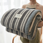 Doudou koralinio aksomo sofa ir lovos pledas 180x200 cm