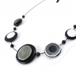 NOA [J2199] - Collier Cr&eacute;ateur 'Macarons' noir gris blanc pilka