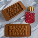 Silikoninė Kalėdų putėsių torto forma: Aviečių sumu&scaron;tinių ir bra&scaron;kių dekoravimo lėk&scaron;tė Raspberry Chocolate Bar (42g)