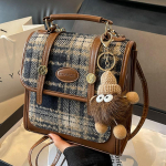 Ni&scaron;inė kuprinė su sagtimi moterims Nauja madinga rankinė per petį moterims Ins moteri&scaron;ka rankinė per petį