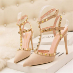 Madingi 10CM BATELIAI 2025 Seksualūs ploni stiletto naktinio klubo moteri&scaron;ki bateliai auk&scaron;takulniai sekliu priekiu smailūs tu&scaron;čiaviduriai kniedyti romėni&scaron;ki sandalai 39 kūno spalva