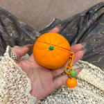 Mielas silikoninis oranžinis ausinių dėklas Apple Airpods 1/2 3 4 su tuo pačiu pakabuku, smagus, atsparus smūgiams, mink&scaron;tas dėklas For AirPods 4 oranžinė