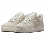 Nike Air Force 1 žemi riedlenčių batai moteri&scaron;ki smėlio spalvos HV4406-001 EU 38.5 blankiai pilka spalva