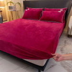 2024 m. mink&scaron;tas &scaron;iltas pliu&scaron;inis paklodė, elastingas čiužinio užvalkalas Pūkuotas koralų vilnos patalynė žiemai porai prabangi dvigulė lova Bed sheet (150x200x25cm) vyno raudonos spalvos