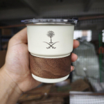 Saudo Arabijos nacionalinis emblemos logotipas Nerūdijančio plieno puodelis Alaus bokalas su dangteliu 300 ml Lauko stovyklavimui Kavos puodelis Didmeninė prekyba Pagal užsakymą 300ml balta