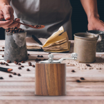 Reguliuojamas rankinis kavos malūnėlis namams ir kelionėms &ndash; auk&scaron;čiausios kokybės medinis malūnas Samll