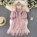 Pavasario naujienos Moteri&scaron;ka nėriniuota suknelė su gėlėmis Marlės žibintuvėlis rankovėmis Voile ilga suknelė Moteri&scaron;ka Retro kabliuko princesės suknelės 2 dalių rinkinys One Size violetinė