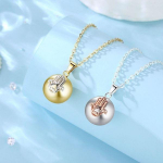 Collier bola de grossesse main de Fatma Bijou de grossesse