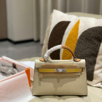 Naujas natūralios odos antrosios kartos krep&scaron;ys Mini krep&scaron;ys delno ra&scaron;tu Karvės odos, vieno peties moteri&scaron;kas krep&scaron;ys, klasikinis madingas ir universalus 21cm+box with silk scarf geltona/balta