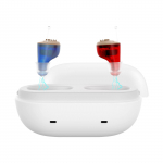 Nematomas skaitmeninis klausos aparatas kurtiesiems pagyvenusiems žmonėms Įkraunamas klausos aparatas Garso stiprintuvas su triuk&scaron;mą slopinančiais garso aparatais kadmio raudonos spalvos