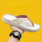 Vasarą dėvėti neslystančius, kvapui ir i&scaron;matoms atsparius lauko paplūdimio basutes su mink&scaron;tais padais ir pėdų segtukais