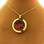 Pierres et Min&eacute;raux. Collier Spinelle brut. Mod&egrave;le M&eacute;daillon 30 mm. Couleur Or.