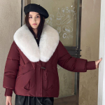 Streetwear Didelio kailio apykaklės Pūkais medvilne pamink&scaron;tinta striukė Moteri&scaron;ka žieminė trumpa parka Pa&scaron;iltinti &scaron;ilti paltai Mados lauko drabužiai M vyno raudonos spalvos/balta
