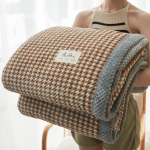 Doudou koralinio aksomo sofa ir lovos pledas 230x250 cm