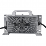 36V 18A 900W Automobilinis akumuliatoriaus įkroviklis I&scaron;manusis palaikomasis įkroviklis 2 kontaktų V formos stiliaus AC, skirtas EZGO golfo vežimėliams iki 1983 m.