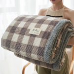 Doudou koralinio aksomo sofa ir lovos pledas 230x250 cm