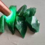 Natūralus nefrito akmuo Dulong Jade Green Jadeite Žaliavinis akmuo Mineraliniai Pavyzdžiai Papuo&scaron;alai Gamyba Kri&scaron;tolinis akmuo Namų apdailos akmuo 2-4cm žalia