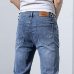 Vasarinės plonos auk&scaron;tos kokybės tamprios džinsinės kelnės vyrams, tiesios kojos, slim fit, madingos, laisvalaikio, pralaidžios orui, mink&scaron;tos ir patogios kelnės 34 &scaron;viesiai mėlyna spalva