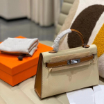 Naujas natūralios odos antrosios kartos krep&scaron;ys Mini krep&scaron;ys delno ra&scaron;tu Karvės odos, vieno peties moteri&scaron;kas krep&scaron;ys, klasikinis madingas ir universalus 21cm+box with silk scarf balta/ruda