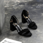 Madingi ir universalūs auk&scaron;takulniai, stori kulnai, atviri sandalai, lengvi darbo batai moterims 34 juoda