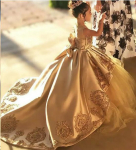 Vaiki&scaron;ka auksiniais siuvinėjimais puo&scaron;ta satino ir tiulio sceninė suknelė su kaspinu ir &scaron;leifu Child 11 auksas