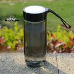 Lauko sportas Ne&scaron;iojami plastikiniai puodeliai Kūrybinės dovanos Vandens puodeliai Vaikams ir studentams su puodeliais. 600ml