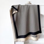 Geometriniai dryžiai Paprastas stilius Rudens ir žiemos Dvipusis dirbtinio ka&scaron;myro &scaron;alikas Žiemos Auk&scaron;tos klasės &Scaron;iltas &scaron;alis 185cm juoda