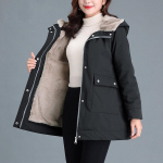 Moteri&scaron;ka žieminė striukė Laisvalaikio &scaron;ilti pamink&scaron;tinti paltai Snow Wear pliu&scaron;inis parkas vidutinio ilgio laisvas gobtuvas su aksominiu pamu&scaron;alu 2XL juoda