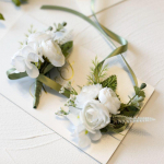 4 vnt Vestuvių rie&scaron;o gėlė nuotakos pamergės i&scaron;leistuvėms Camellia Wrist Boutonniere rinkinys vyrams dekoro vestuvių vakarienės vakarėlio vedybų i&scaron;leistuvės geltona