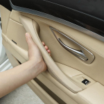 NAUJAS Originalus BMW 5 serijos F10 F11 smėlio spalvos juodas automobilio kairysis de&scaron;inysis vidinis rankenėlė vidinis durų skydelis traukimo apdaila Red-Brown-Right
