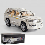 1/24 mastelio &bdquo;Toyota Land Cruiser Diecast&ldquo; automobilio modelio žaislas, patraukiama atgal žaislinė transporto priemonė su garsu ir &scaron;viesa, skirta vaikams, mažiems berniukams, mergaitėms, dovanų kolekcija 1/24-20.5x9.5x8cm balta