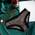 Moteri&scaron;kos kelnaitės Sexy Lace Mažo auk&scaron;čio leopardo patogus apatinis trikotažas 160 M juoda