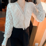Prancūzi&scaron;ka V formos i&scaron;kirptė Eleganti&scaron;ka moteri&scaron;ka palaidinė rudeninė ilgomis rankovėmis raukini palaidinė, saldi nėriniuota palaidinė Balta tu&scaron;čiavidurė &scaron;velnūs moteri&scaron;ki mar&scaron;kiniai Blusas 17251